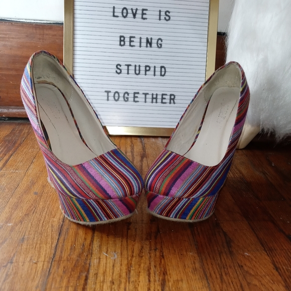 Trendy Fuchsia Multicolor, Size 6.5. Gently used. - Picture 2 of 3